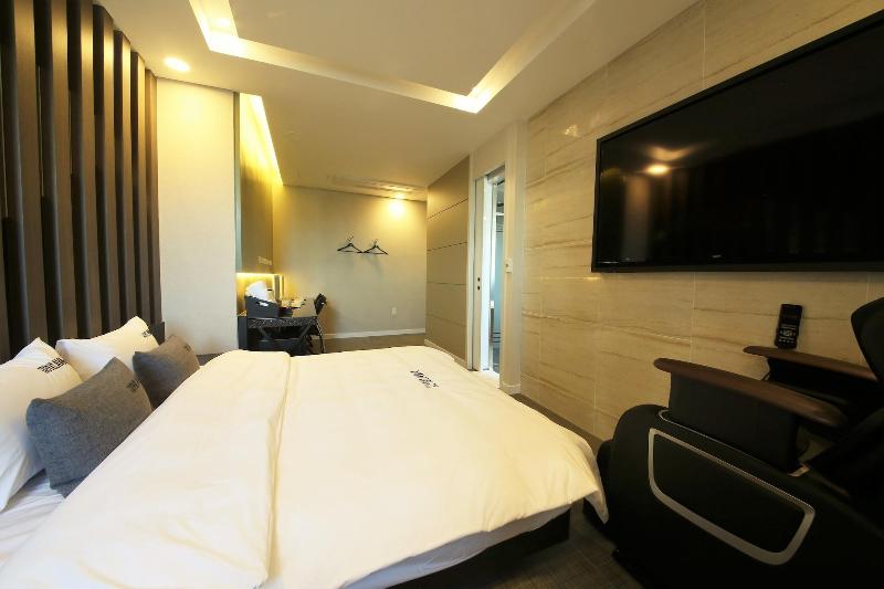 Premium Ava Hotel Sasang image
