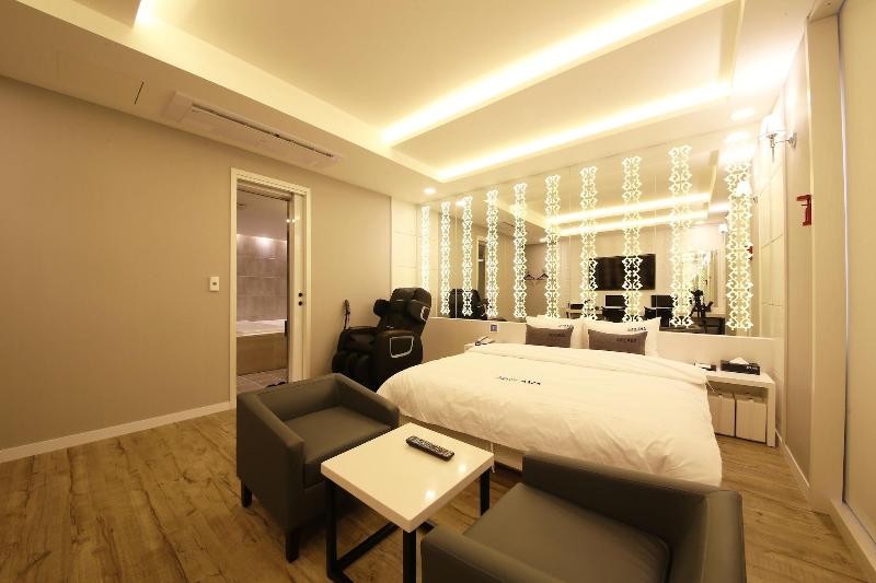 Premium Ava Hotel Sasang image