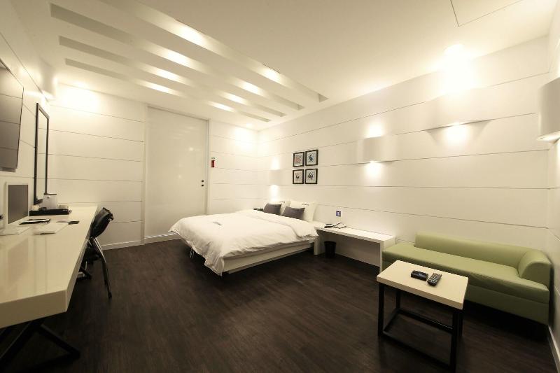 Premium Ava Hotel Sasang image