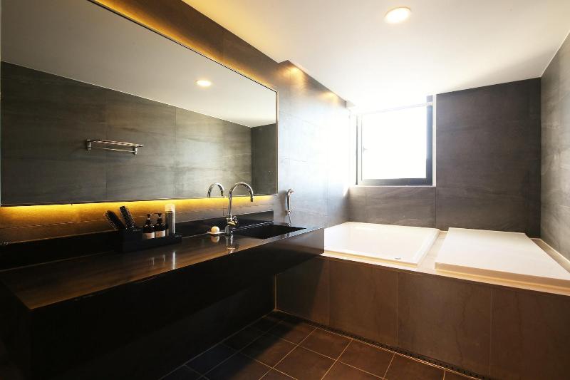 Premium Ava Hotel Sasang image