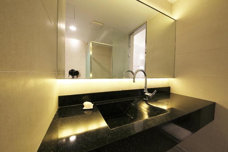 Premium Ava Hotel Sasang image