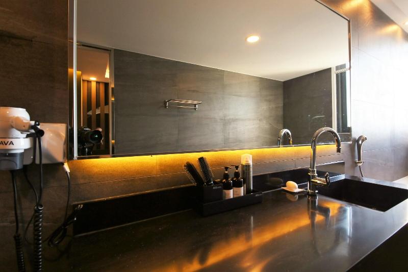 Premium Ava Hotel Sasang image