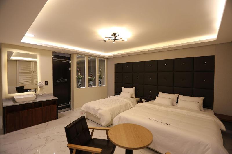 Idea Hotel image