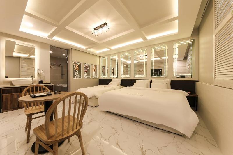 Idea Hotel image