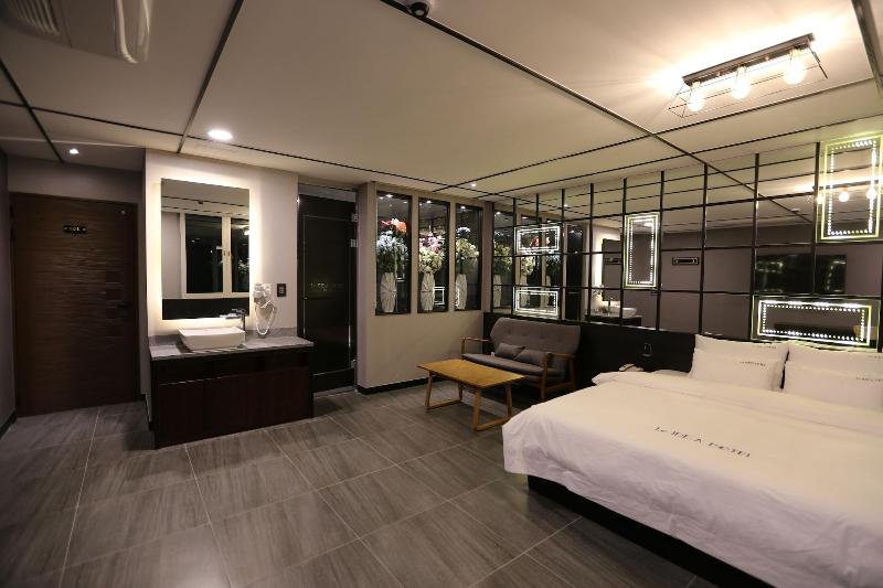 Idea Hotel image