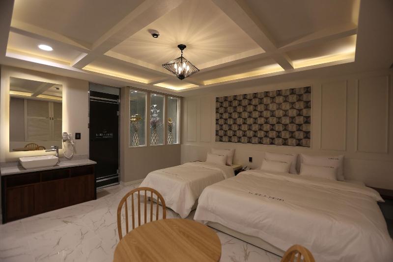 Idea Hotel image