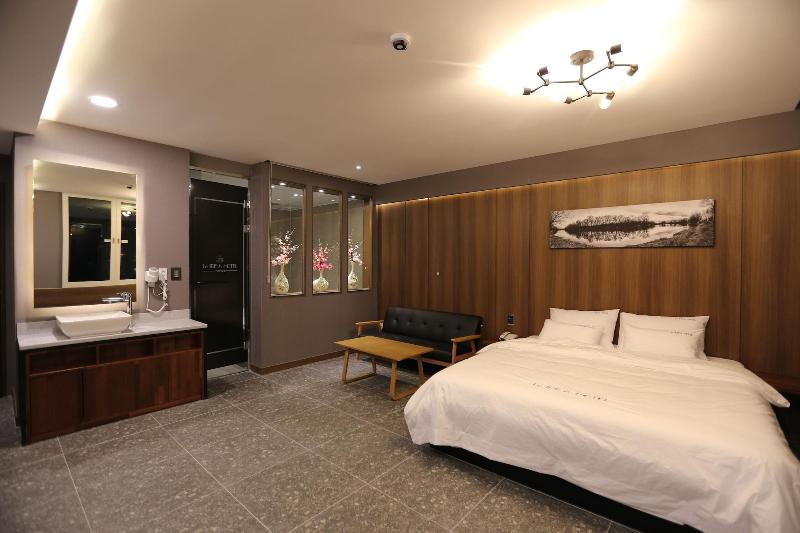 Idea Hotel image