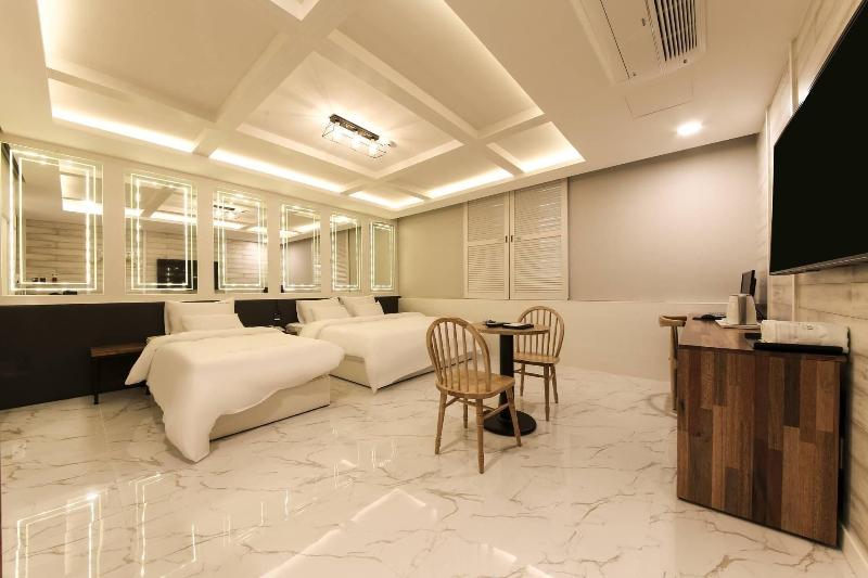 Idea Hotel image