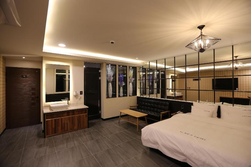 Idea Hotel image