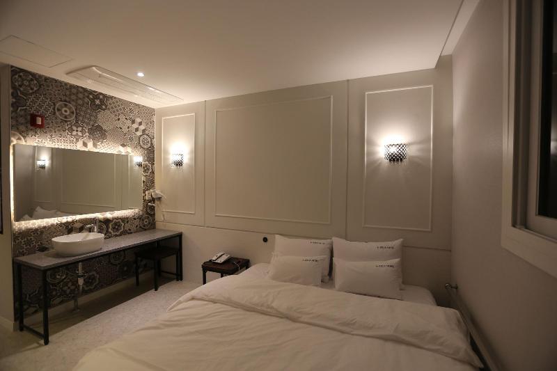 Idea Hotel image
