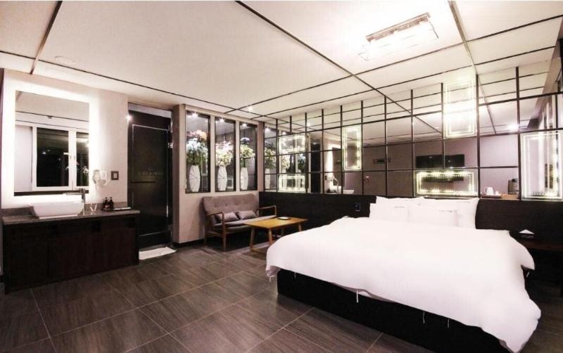 Idea Hotel image