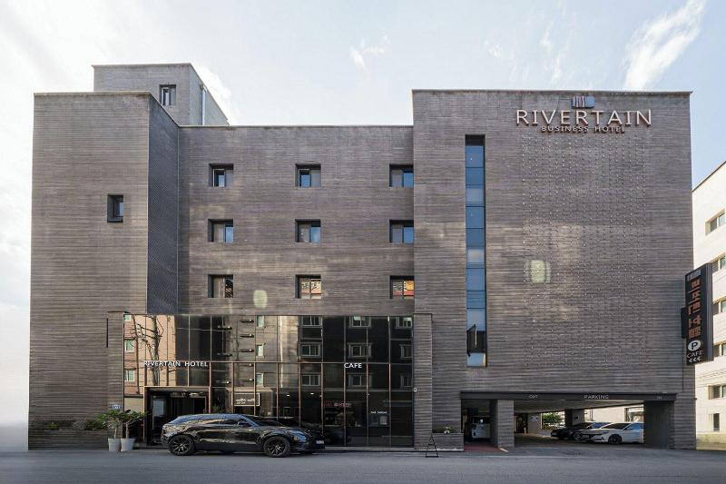 Rivertain Hotel Gyeongju image