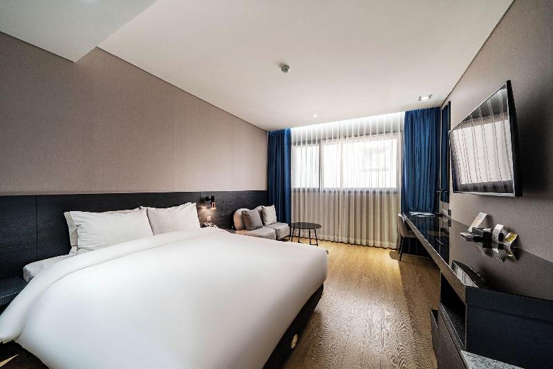 Rivertain Hotel Gyeongju image