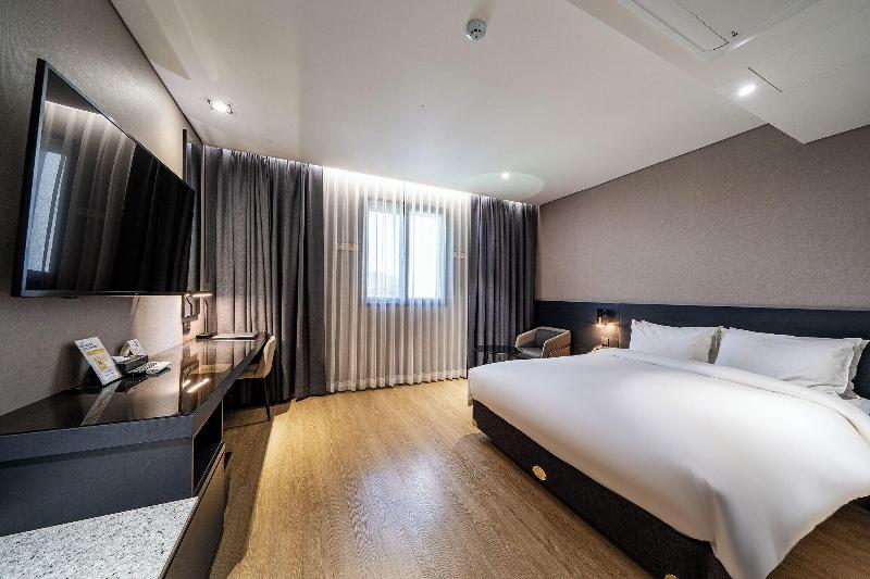 Rivertain Hotel Gyeongju image