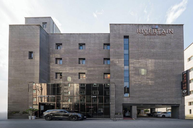 Rivertain Hotel Gyeongju image