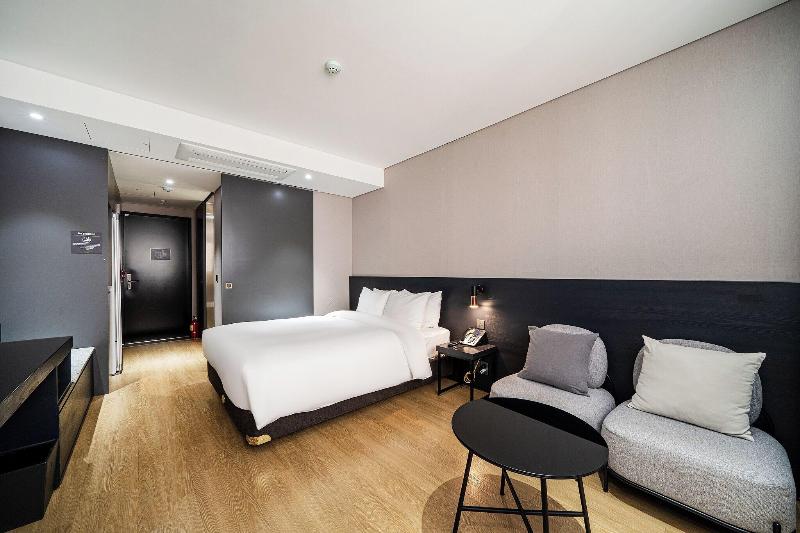 Rivertain Hotel Gyeongju image