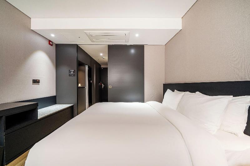Rivertain Hotel Gyeongju image
