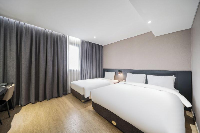 Rivertain Hotel Gyeongju image