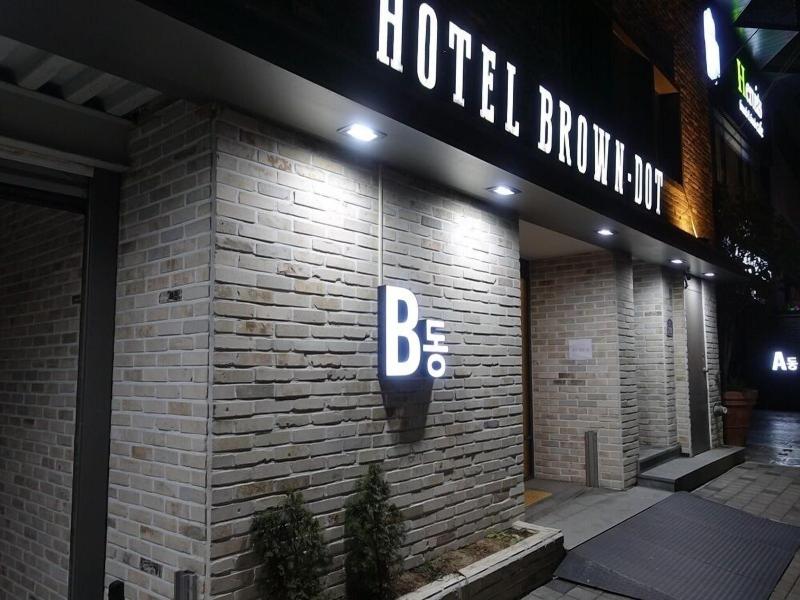 Brown Dot Hotel Masan image