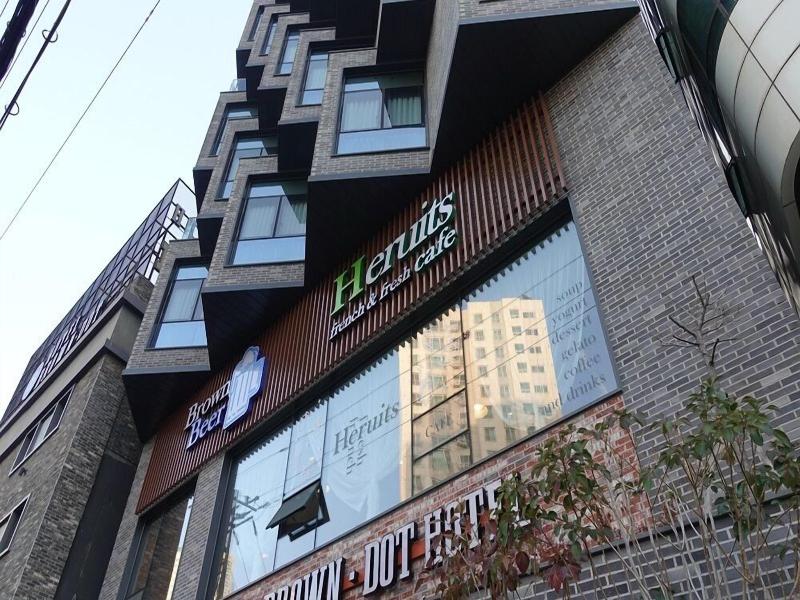 Brown Dot Hotel Masan image