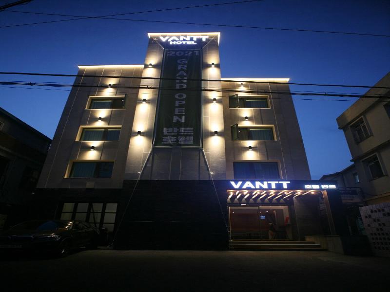 Vantt Hotel image