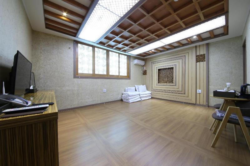 Jeonju Hanok Hotel Kung image