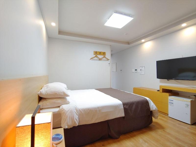 Hotel Lavender Jeju image