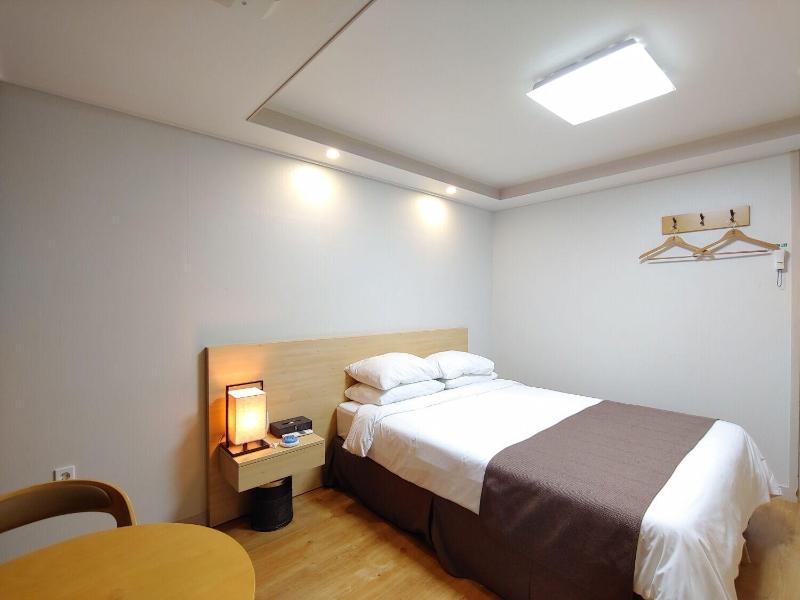 Hotel Lavender Jeju image