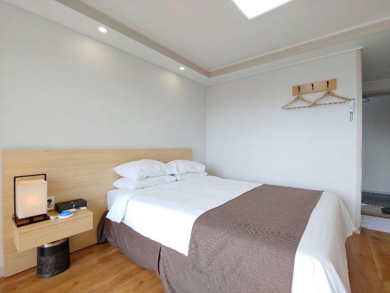 Hotel Lavender Jeju image