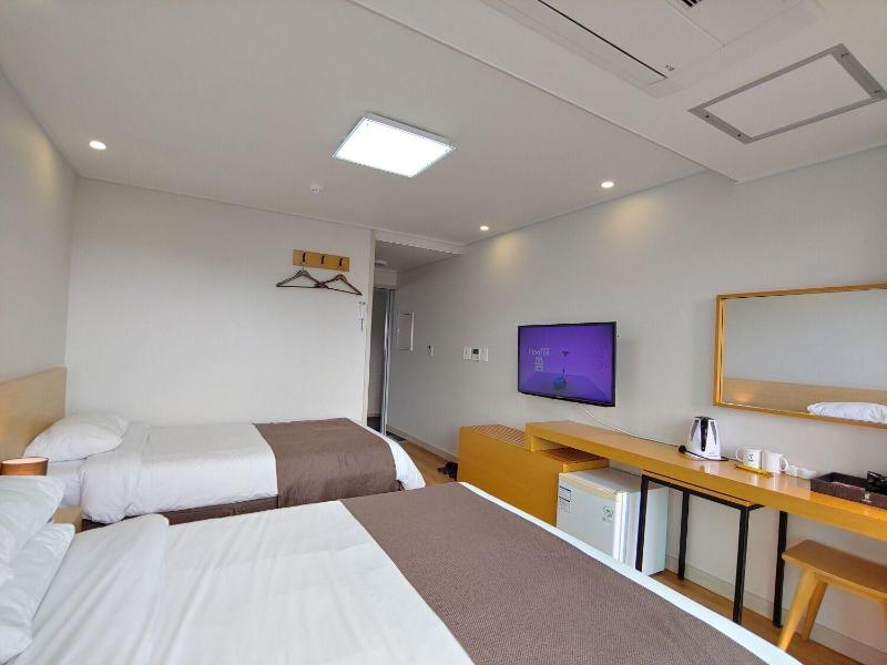 Hotel Lavender Jeju image