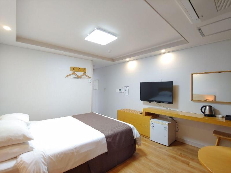 Hotel Lavender Jeju image