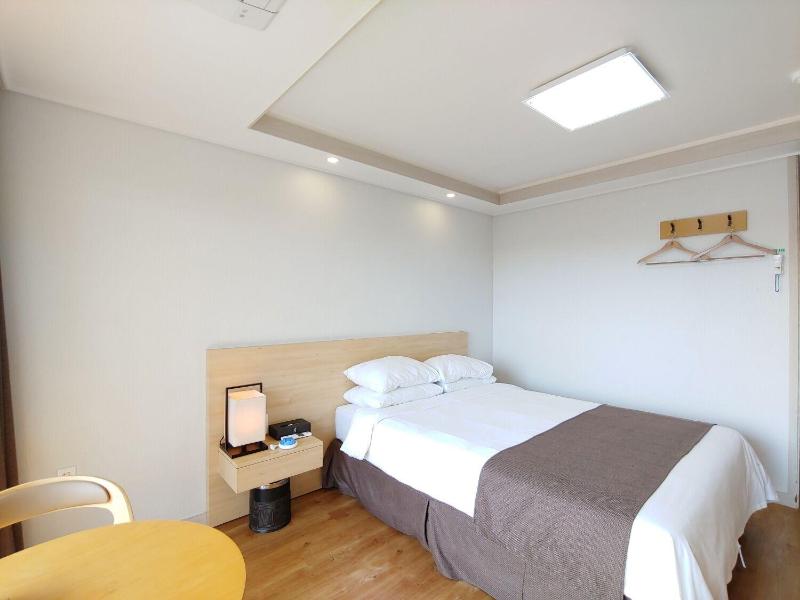 Hotel Lavender Jeju image
