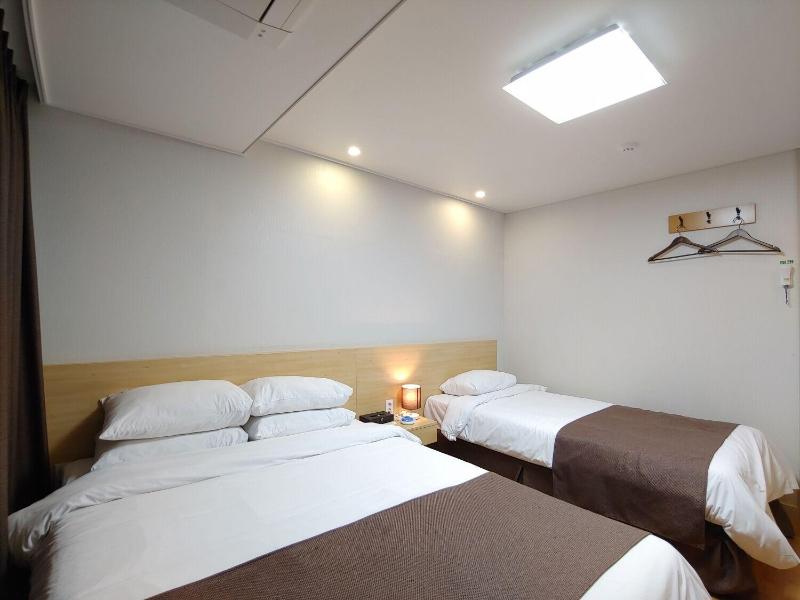 Hotel Lavender Jeju image