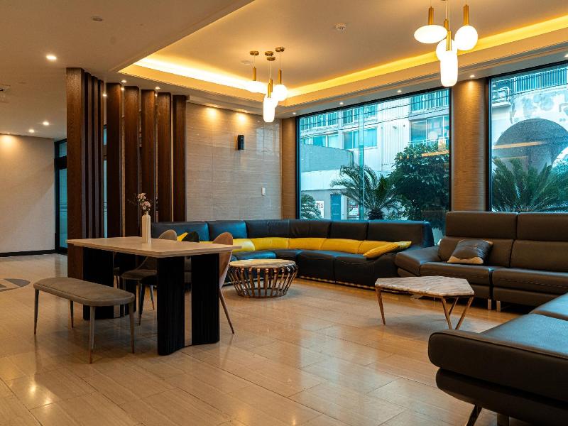 Emerald Hotel image
