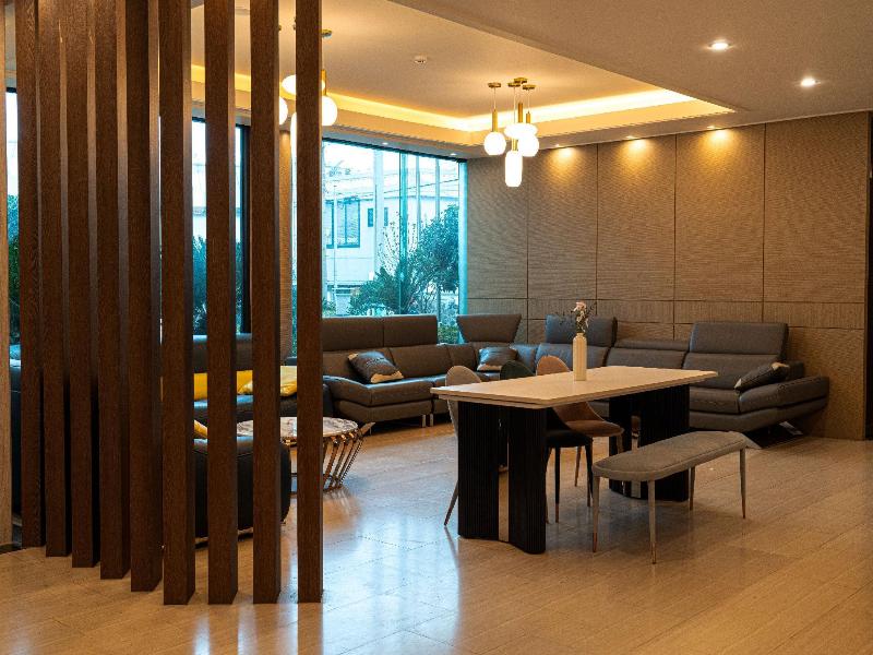 Emerald Hotel image