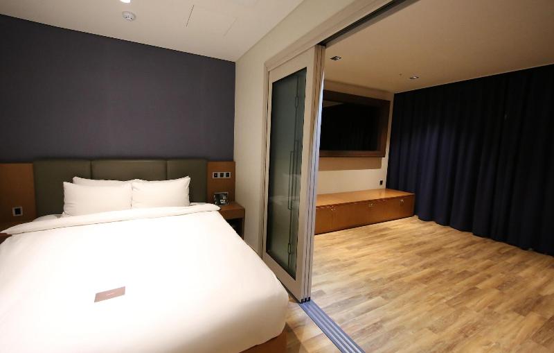 Sea Cruise Hotel image