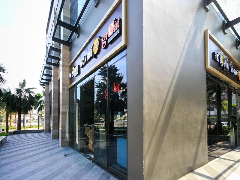 Vinhome Golden River Apartment - M'Homme image