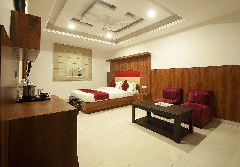 Hotel Urban Luxury image