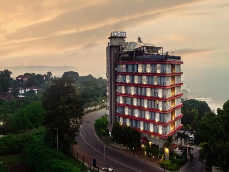 SinQ Edge, Dona Paula image