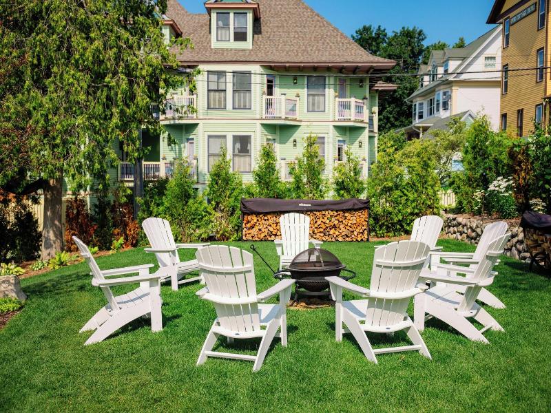 Harbour View Inn image