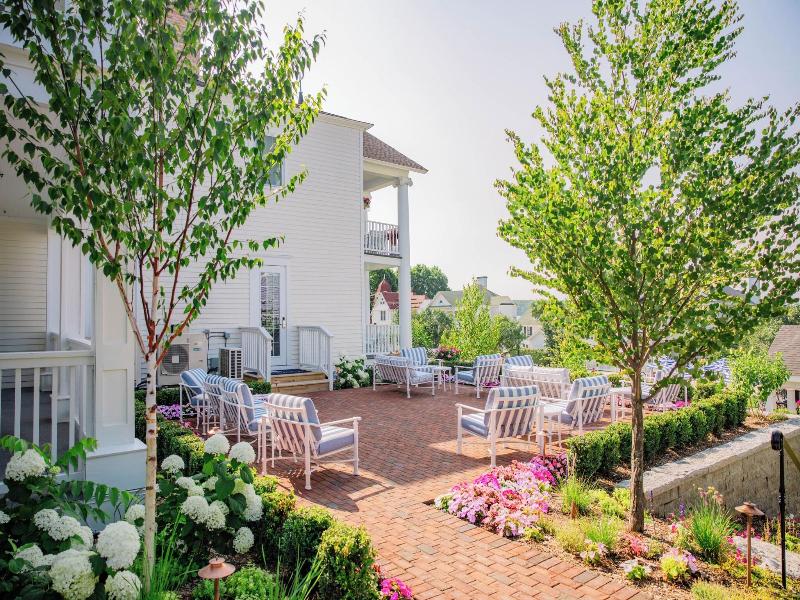 Harbour View Inn image