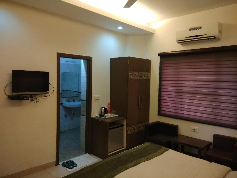 Hotel Heaven And Resort image