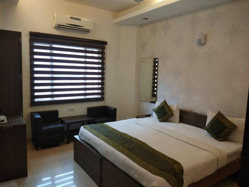 Hotel Heaven And Resort image