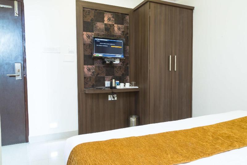 The Porch Inn Hotel & Service Apartments image