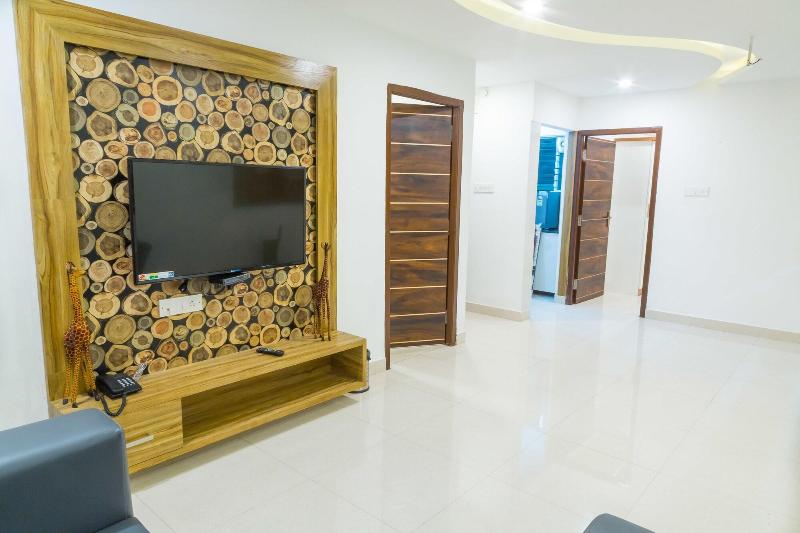 The Porch Inn Hotel & Service Apartments image