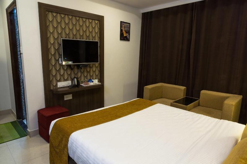 The Porch Inn Hotel & Service Apartments image