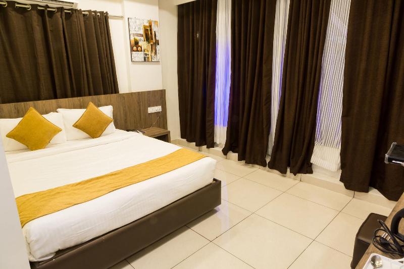 The Porch Inn Hotel & Service Apartments image