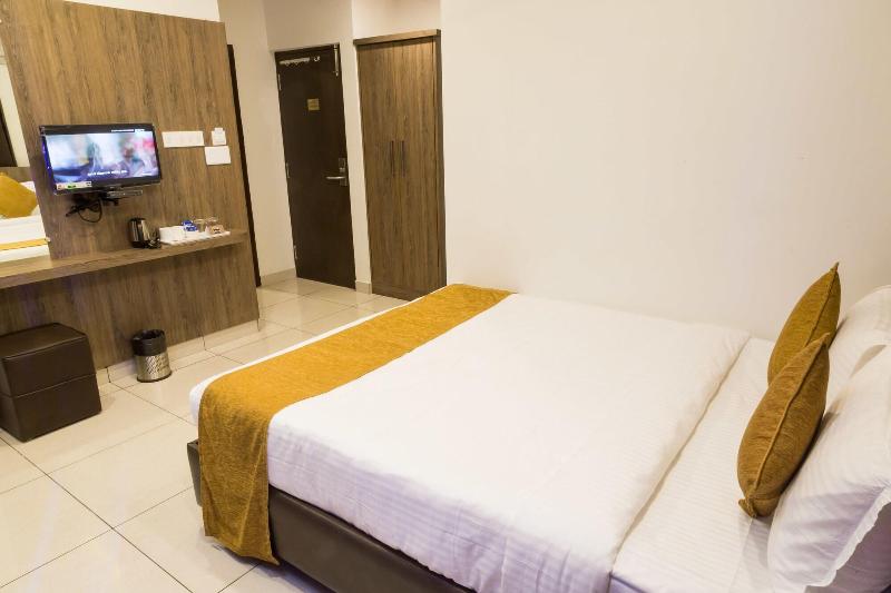 The Porch Inn Hotel & Service Apartments image