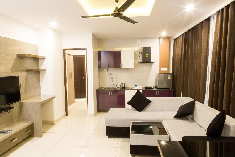 The Porch Inn Hotel & Service Apartments image