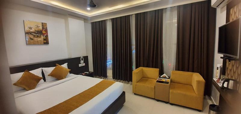 The Porch Inn Hotel & Service Apartments image